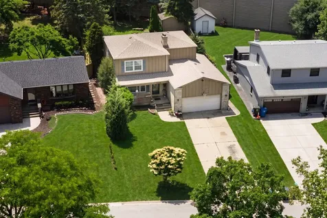 2950 Briarwood Drive W Mount Prospect IL 60056