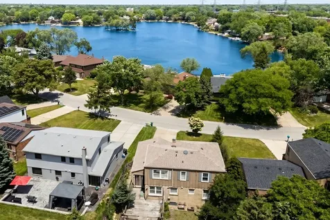 2950 Briarwood Drive W Mount Prospect IL 60056