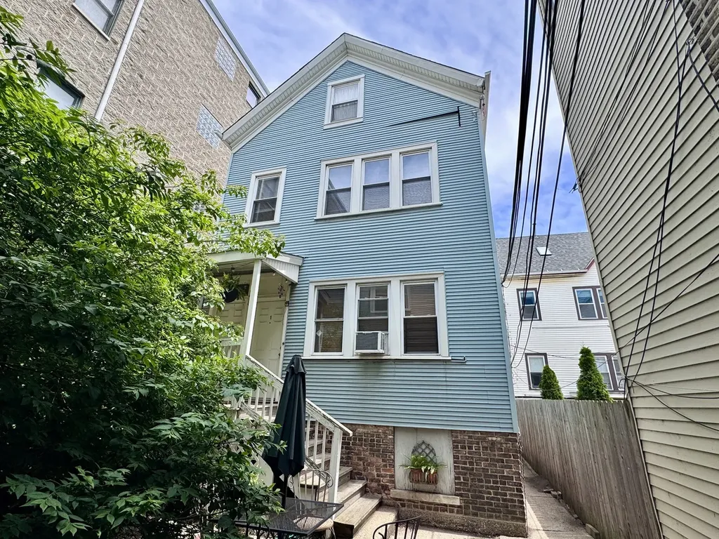 3229 North Wilton Avenue Chicago IL 60657