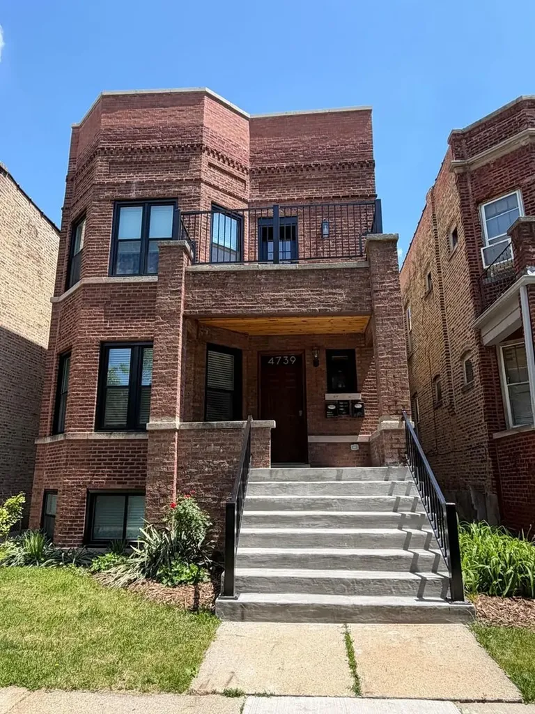 4739 North Albany Avenue Chicago IL 60625