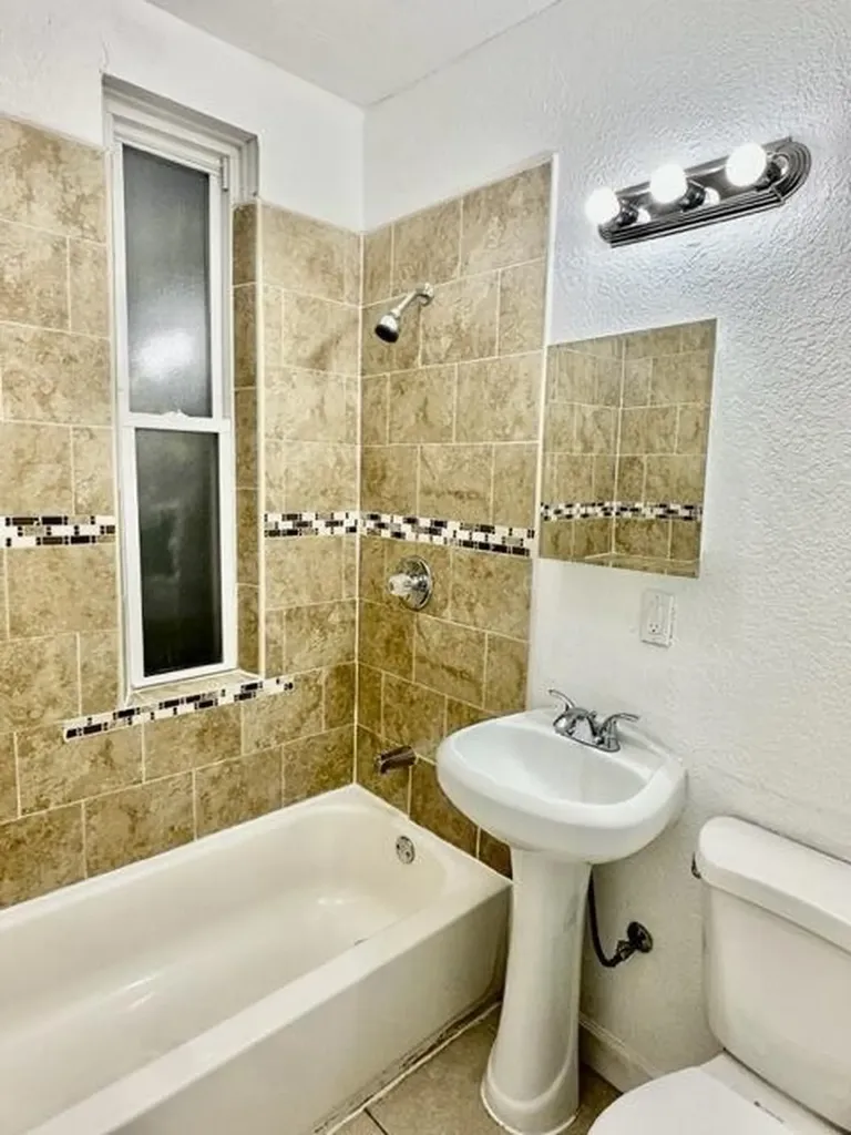 1124 South Sacramento Boulevard Chicago IL 60612