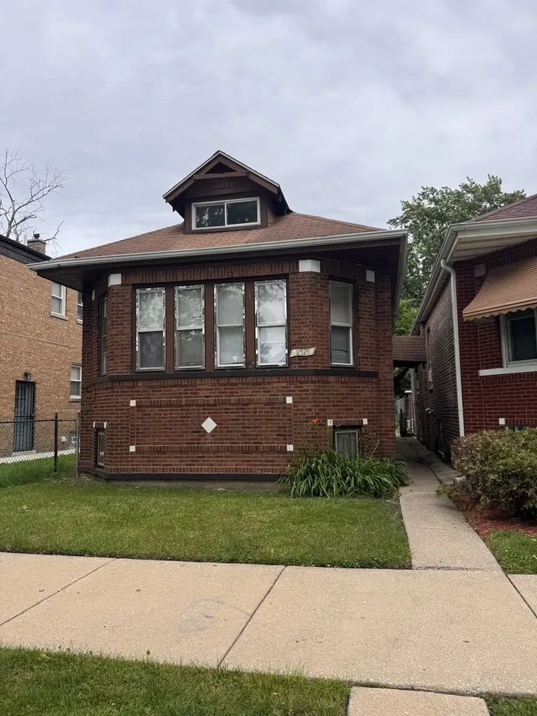 8529 South May Street Chicago IL 60620