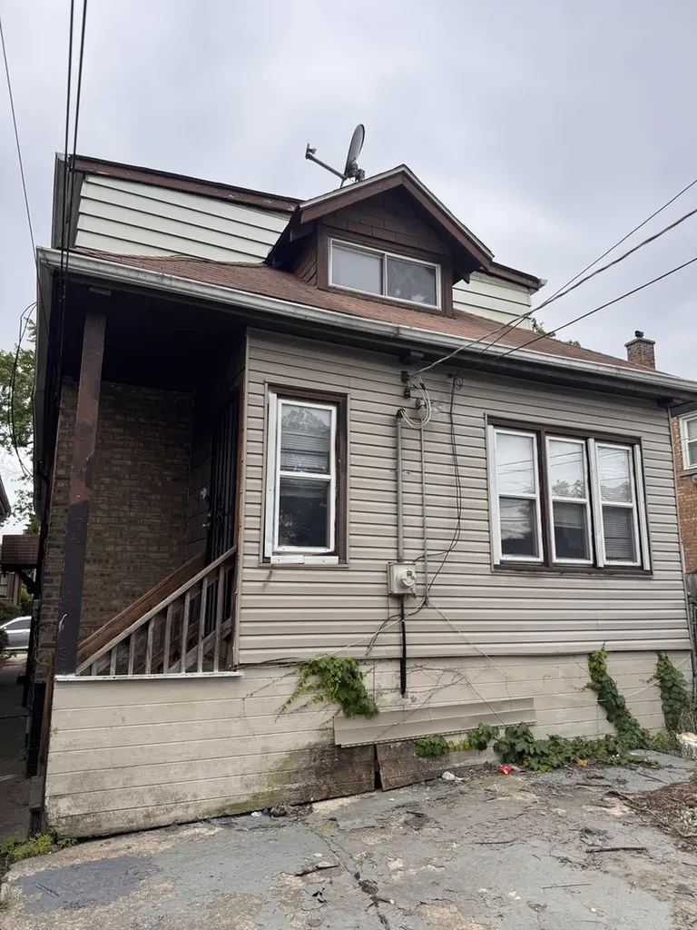 8529 South May Street Chicago IL 60620