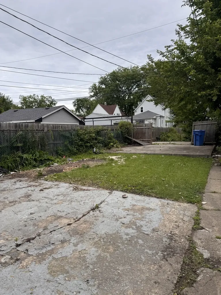 8529 South May Street Chicago IL 60620
