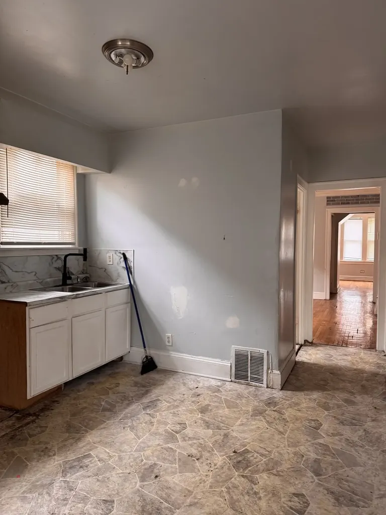 8529 South May Street Chicago IL 60620