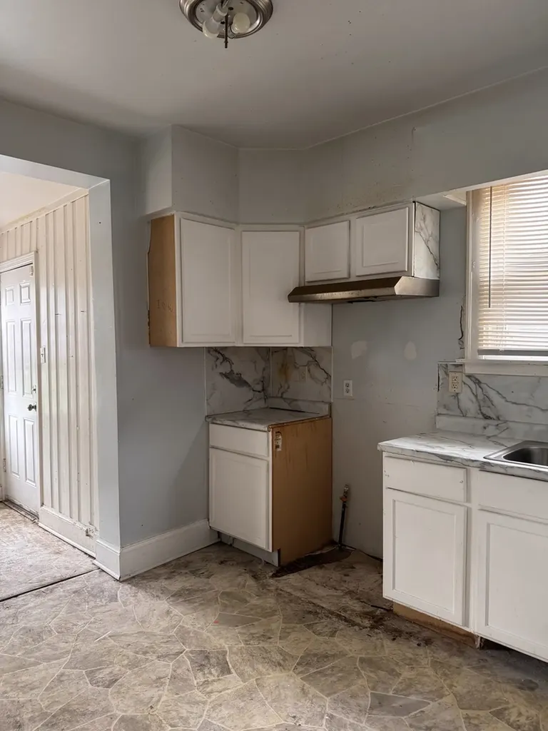 8529 South May Street Chicago IL 60620