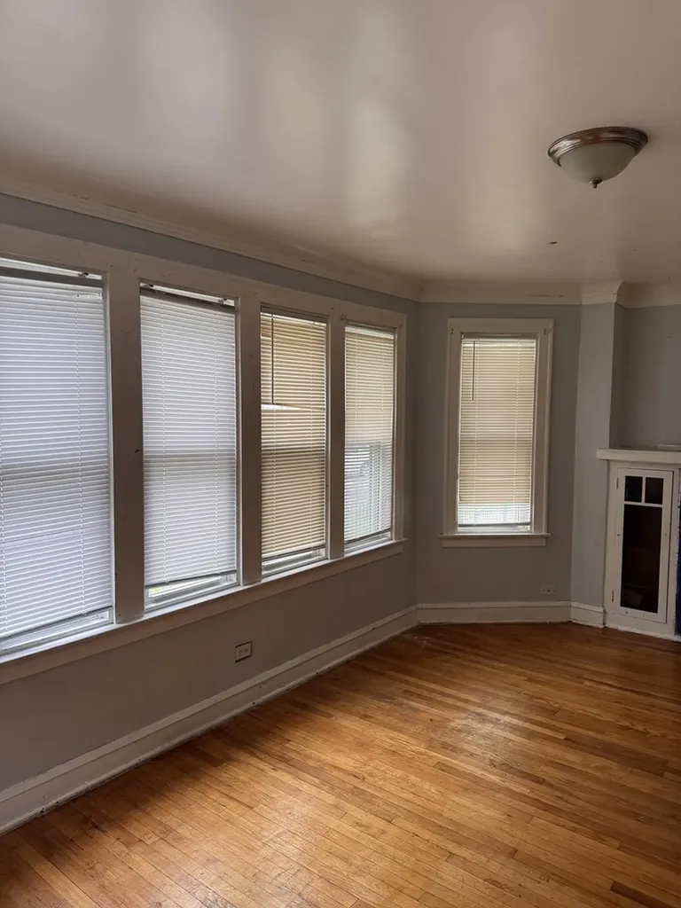 8529 South May Street Chicago IL 60620