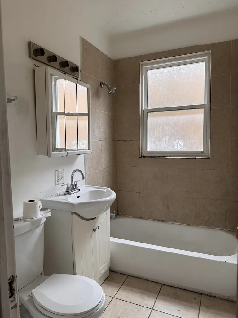 8529 South May Street Chicago IL 60620