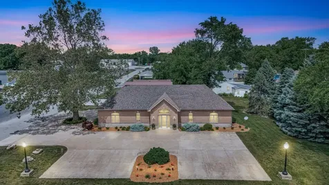606 West Oak Street Fairbury IL 61739