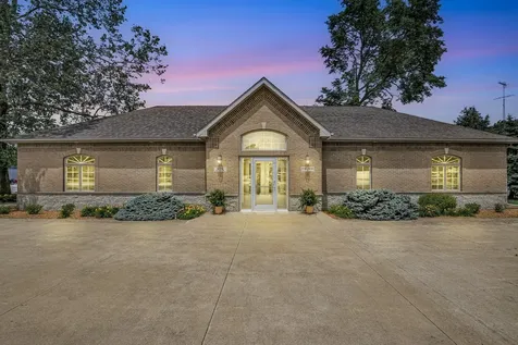 606 West Oak Street Fairbury IL 61739