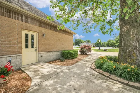 606 West Oak Street Fairbury IL 61739