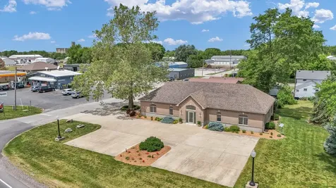 606 West Oak Street Fairbury IL 61739
