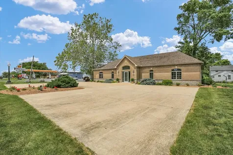 606 West Oak Street Fairbury IL 61739