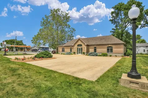 606 West Oak Street Fairbury IL 61739