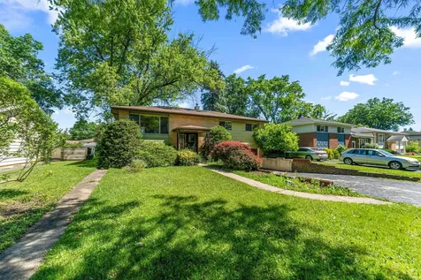 1916 East Yuma Lane Mount Prospect IL 60056