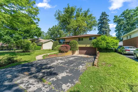 1916 East Yuma Lane Mount Prospect IL 60056