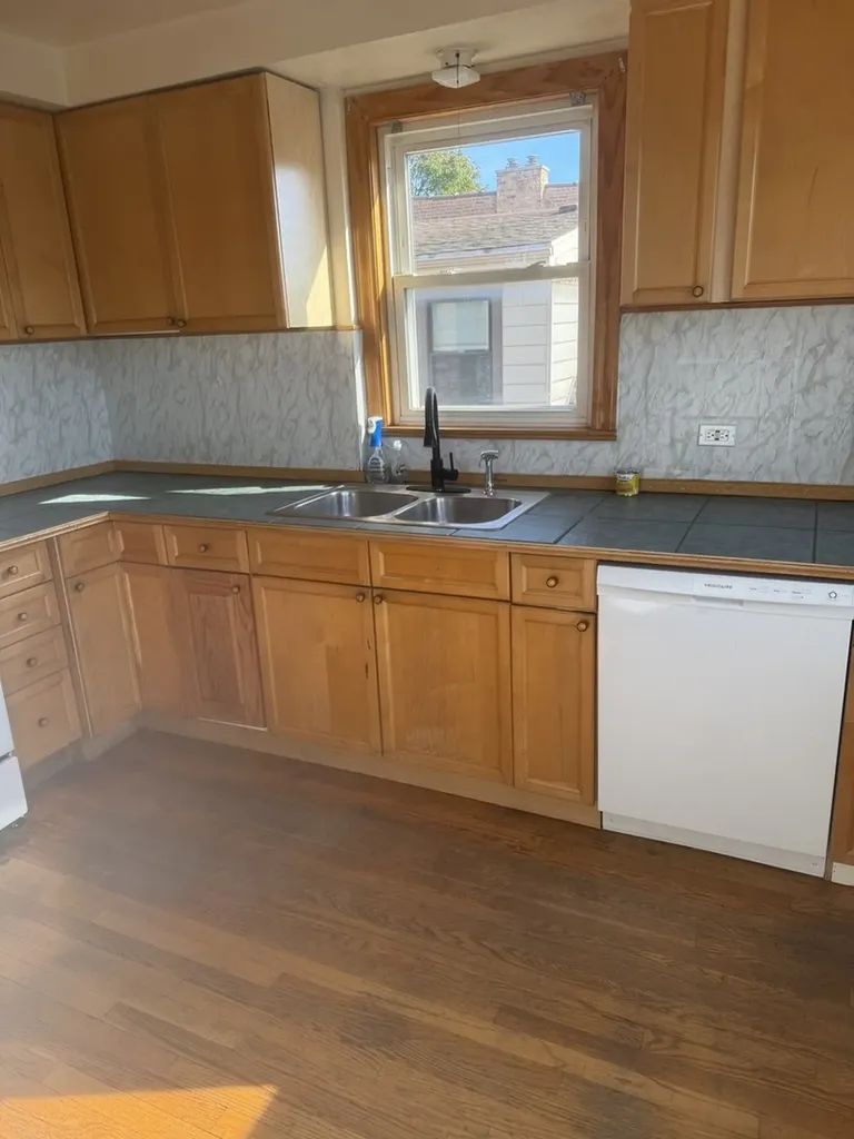 5038 North Mango Avenue Chicago IL 60630