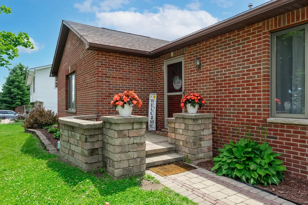 10205 Sharon Lane Hebron IL 60034