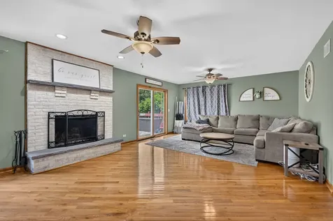 10205 Sharon Lane Hebron IL 60034
