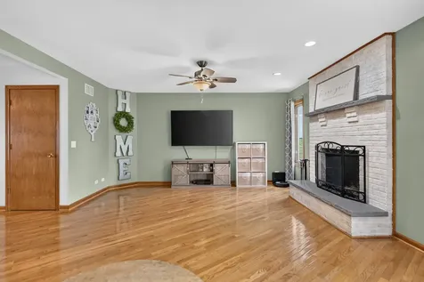 10205 Sharon Lane Hebron IL 60034
