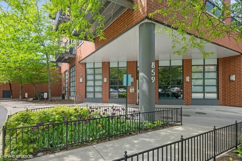 859 West Erie Street Chicago IL 60642