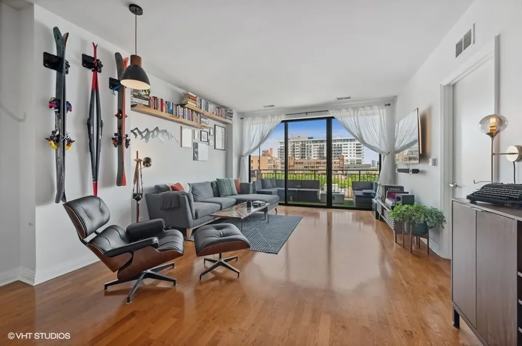 859 West Erie Street Chicago IL 60642
