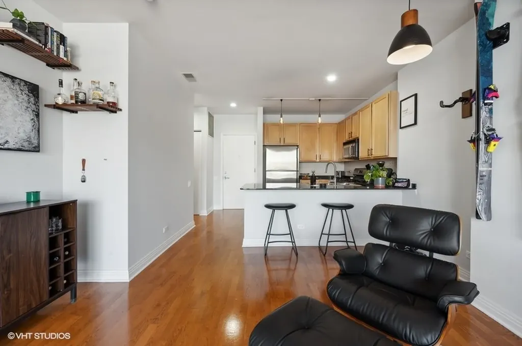 859 West Erie Street Chicago IL 60642