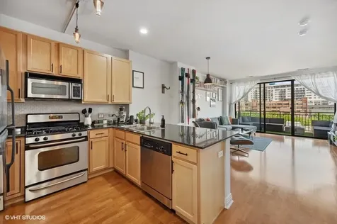 859 West Erie Street Chicago IL 60642
