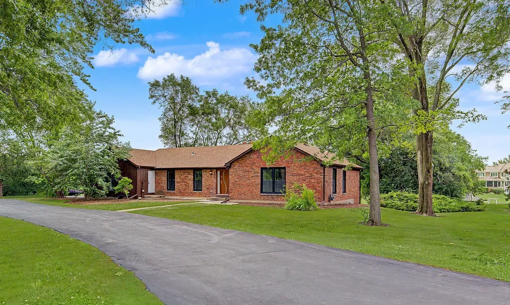 15 Turning Shore Drive South Barrington IL 60010