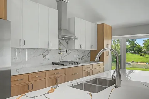 15 Turning Shore Drive South Barrington IL 60010