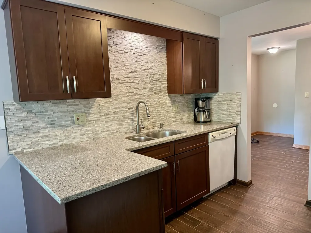 1901 Gresham Circle Wheaton IL 60189