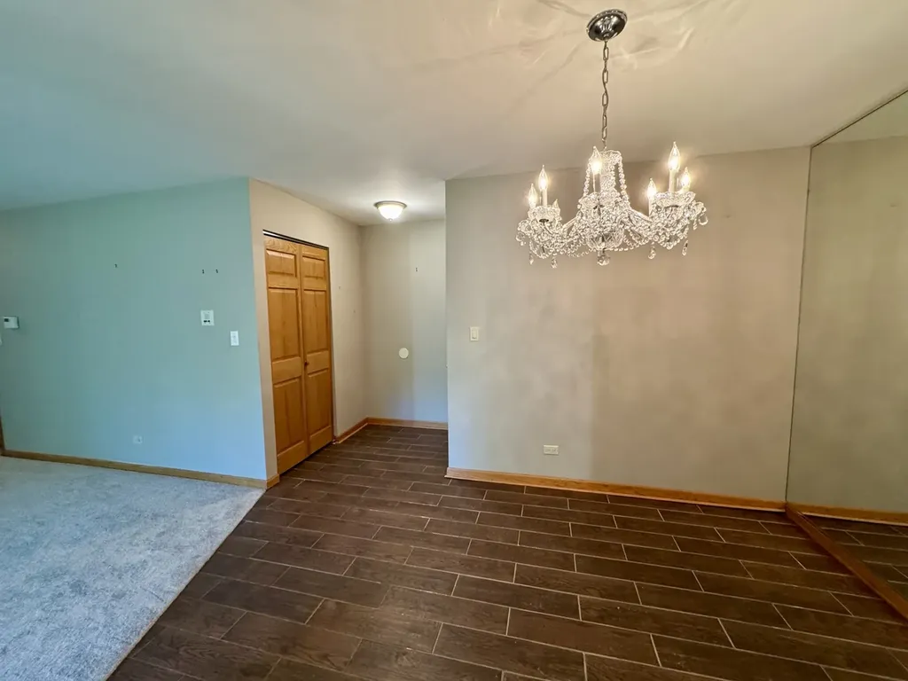 1901 Gresham Circle Wheaton IL 60189
