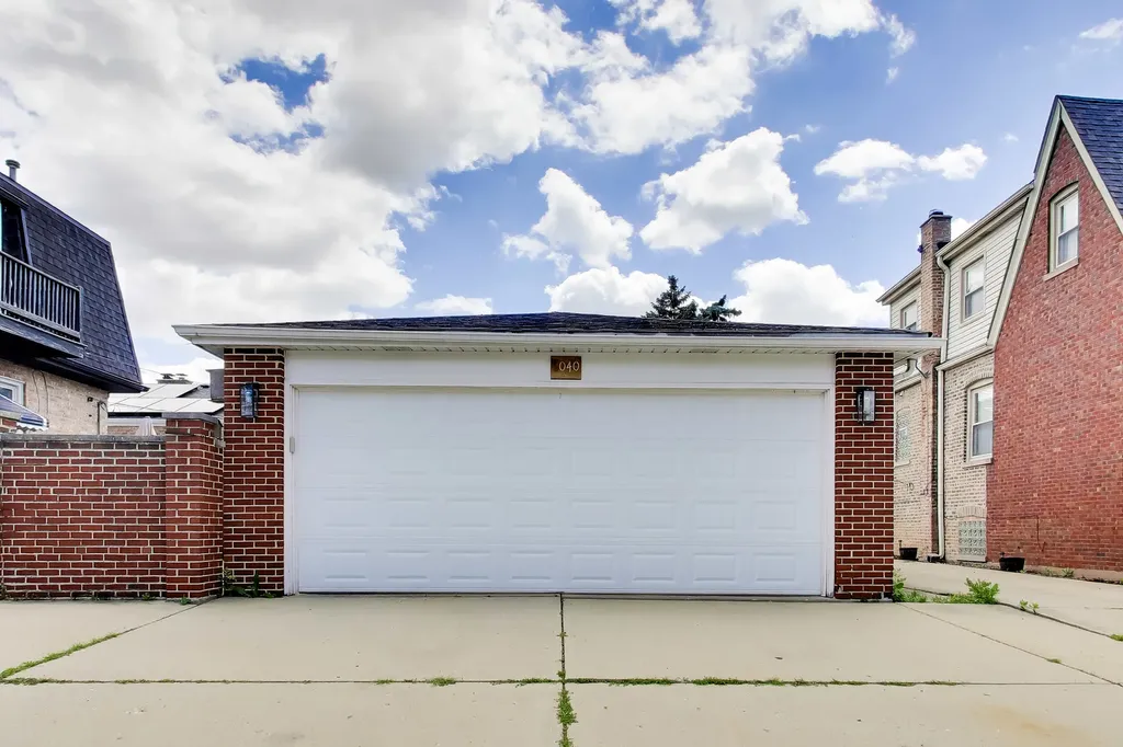 6040 North Niagara Avenue Chicago IL 60631
