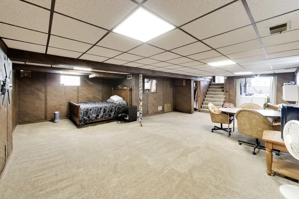 6040 North Niagara Avenue Chicago IL 60631