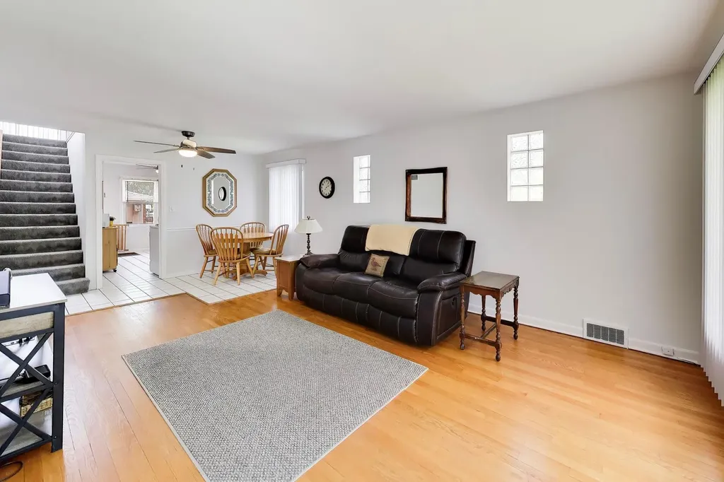 6040 North Niagara Avenue Chicago IL 60631