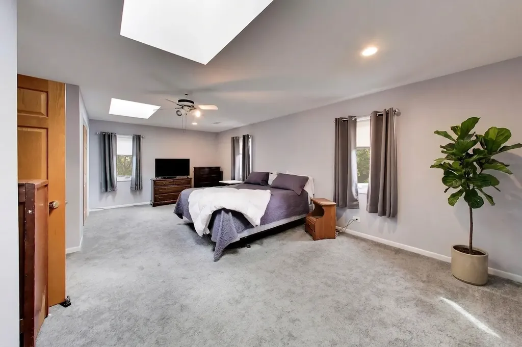 6040 North Niagara Avenue Chicago IL 60631