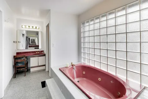 6040 North Niagara Avenue Chicago IL 60631
