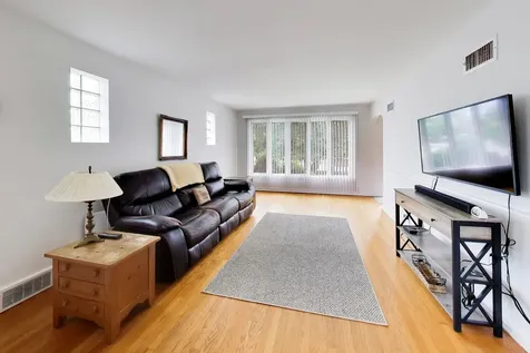 6040 North Niagara Avenue Chicago IL 60631