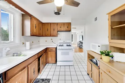 6040 North Niagara Avenue Chicago IL 60631