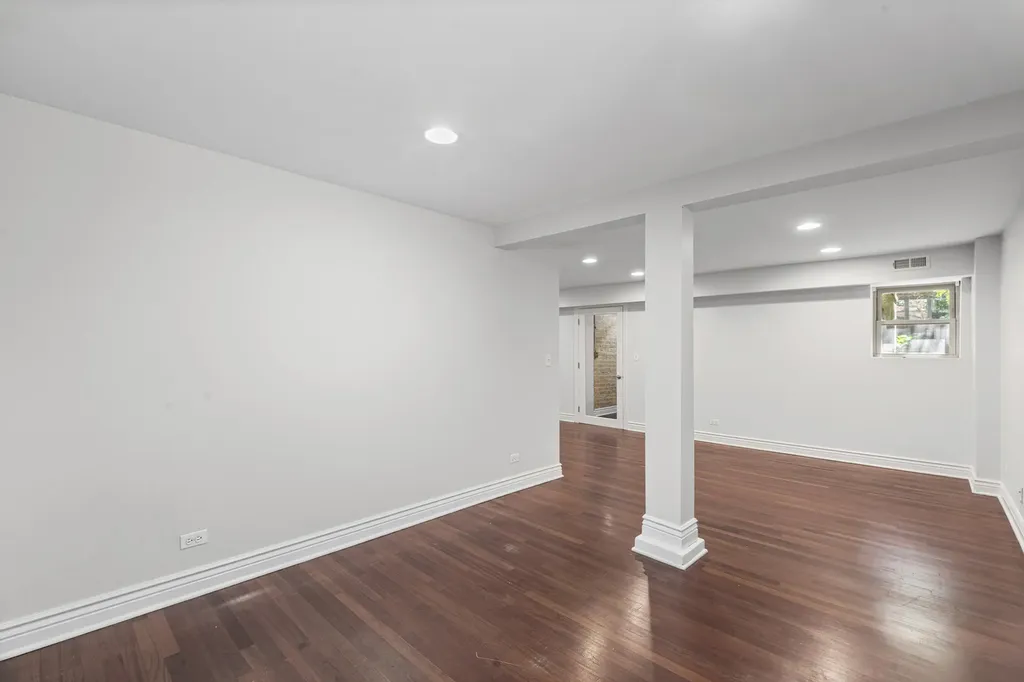 1918 West Cullom Avenue Chicago IL 60613
