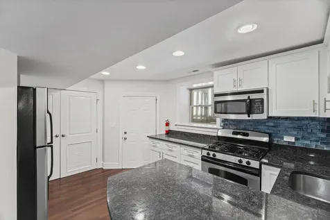 1918 West Cullom Avenue Chicago IL 60613