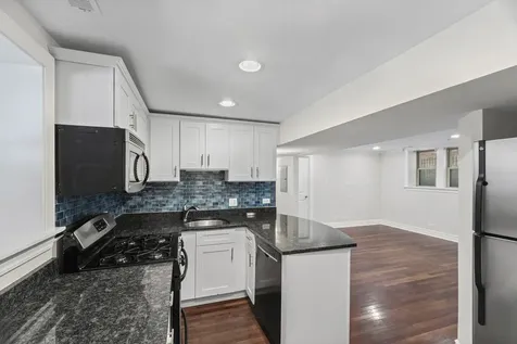 1918 West Cullom Avenue Chicago IL 60613