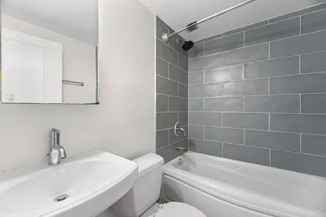 1918 West Cullom Avenue Chicago IL 60613