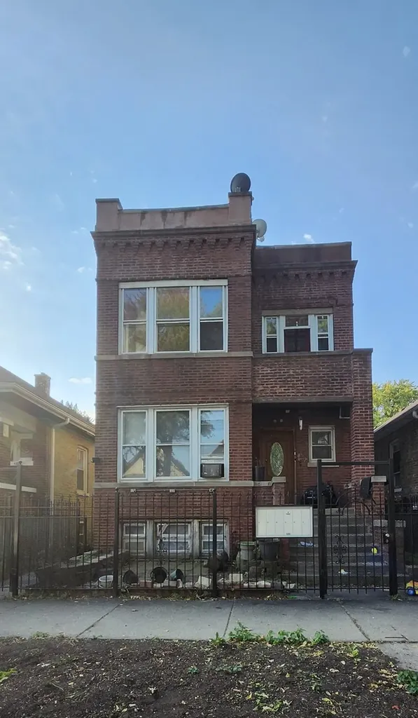 4825 West Bloomingdale Avenue Chicago IL 60639