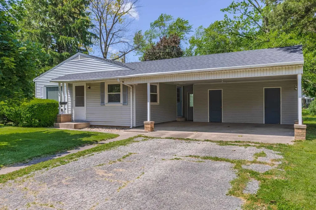 309 West Torrance Avenue Pontiac IL 61764