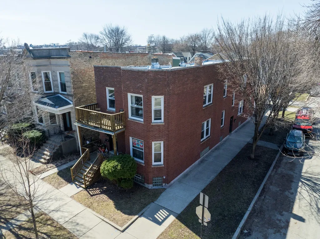 2648 North Francisco Avenue Chicago IL 60647