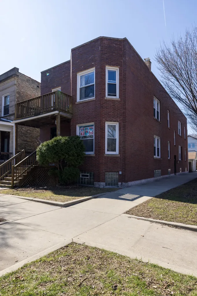 2648 North Francisco Avenue Chicago IL 60647