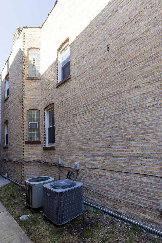 2648 North Francisco Avenue Chicago IL 60647