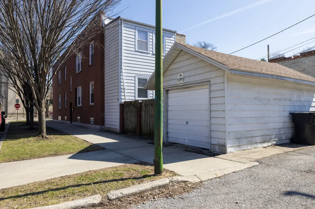 2648 North Francisco Avenue Chicago IL 60647