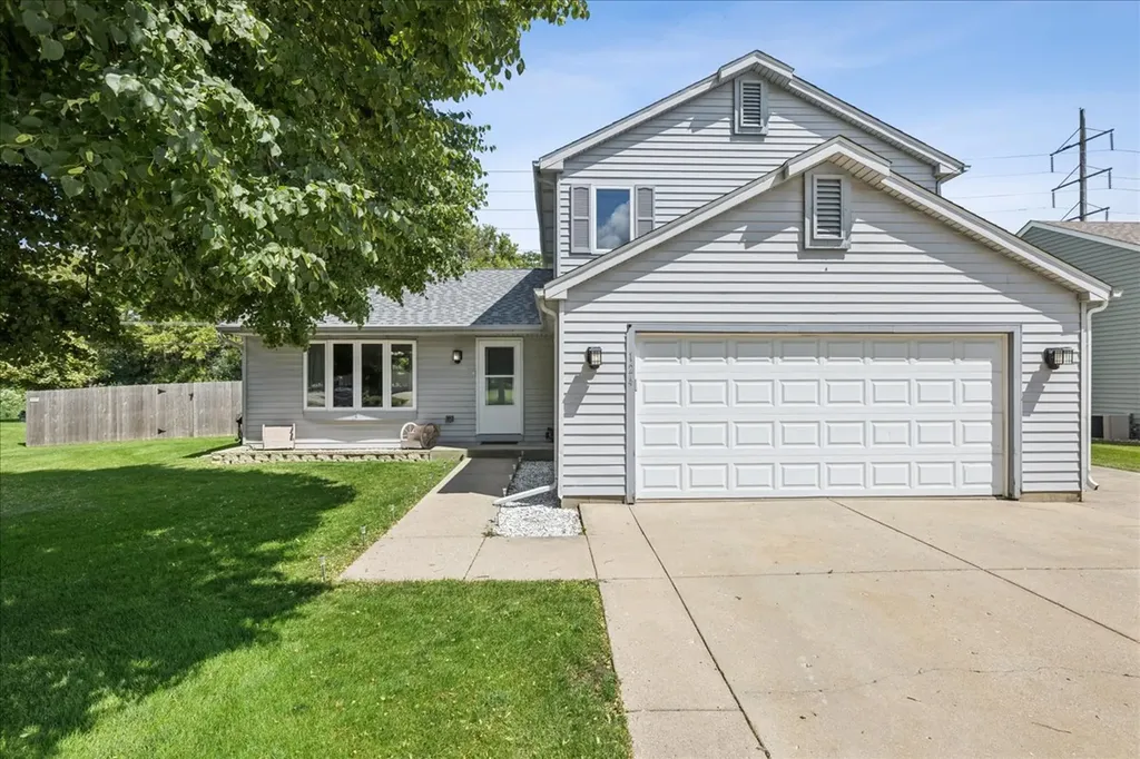 124 South Glenbrook Trail Mchenry IL 60050